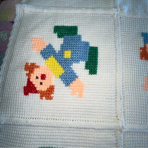 VINTAGE - CLOWN - HAND-CROCHETED - BABY BLANKET - CRIB WALL HANGING - Sweet - Picture 8 of 15